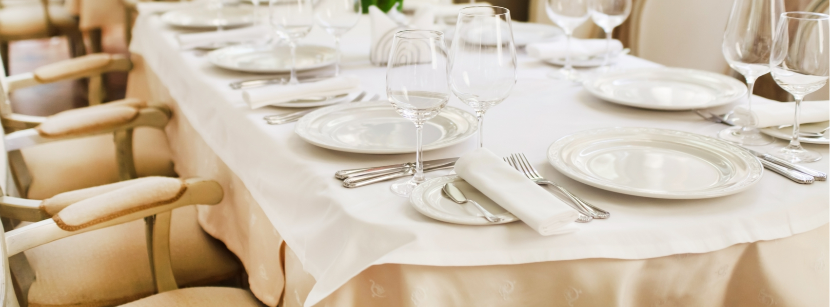 High clearance end tablecloths
