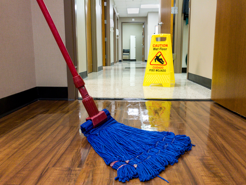 Commercial Wet Mops: How to Use a Mop & The Best Way to Clean a Mop