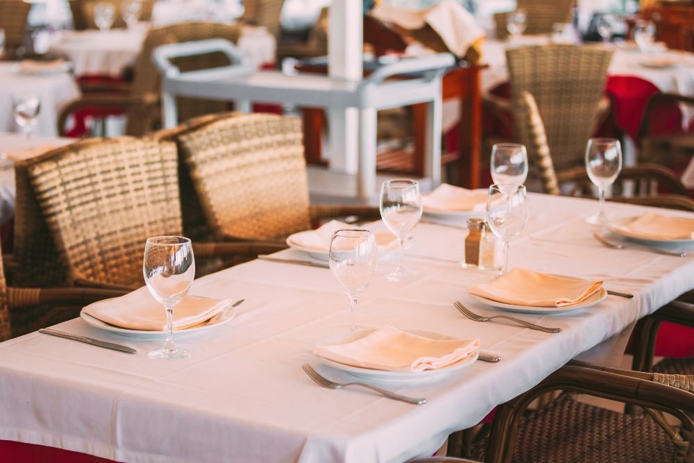 how to find restaurant linen service